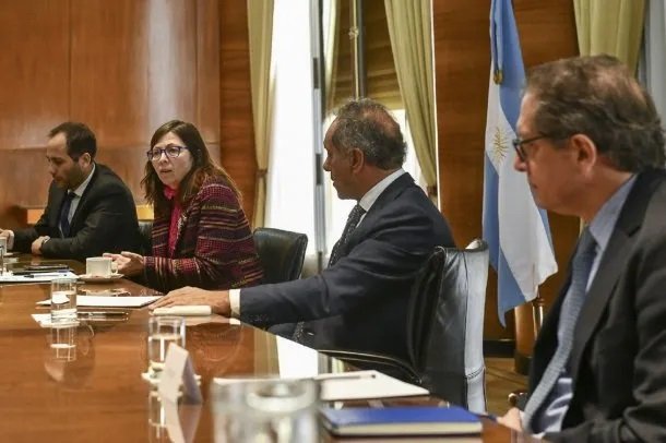 Precios: Batakis, Scioli y Pesce se reunieron con representantes de compañías alimenticias