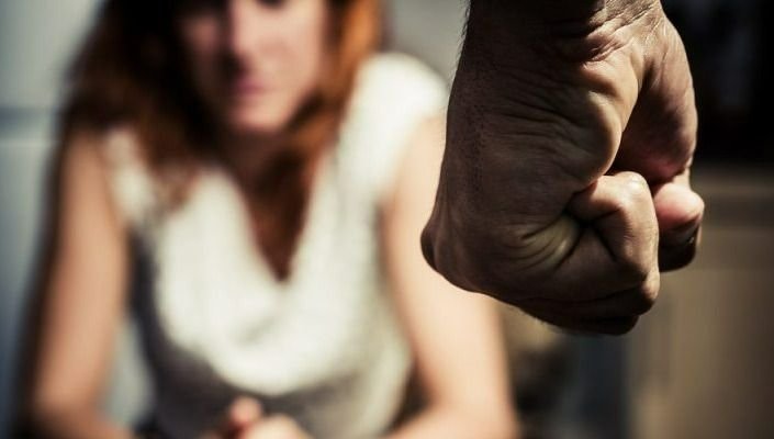 Aprehenden y desafectan de la fuerza a policía por violencia de género
