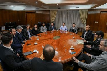 El equipo económico lanzó el canje voluntario de deuda en pesos para descomprimir los vencimientos