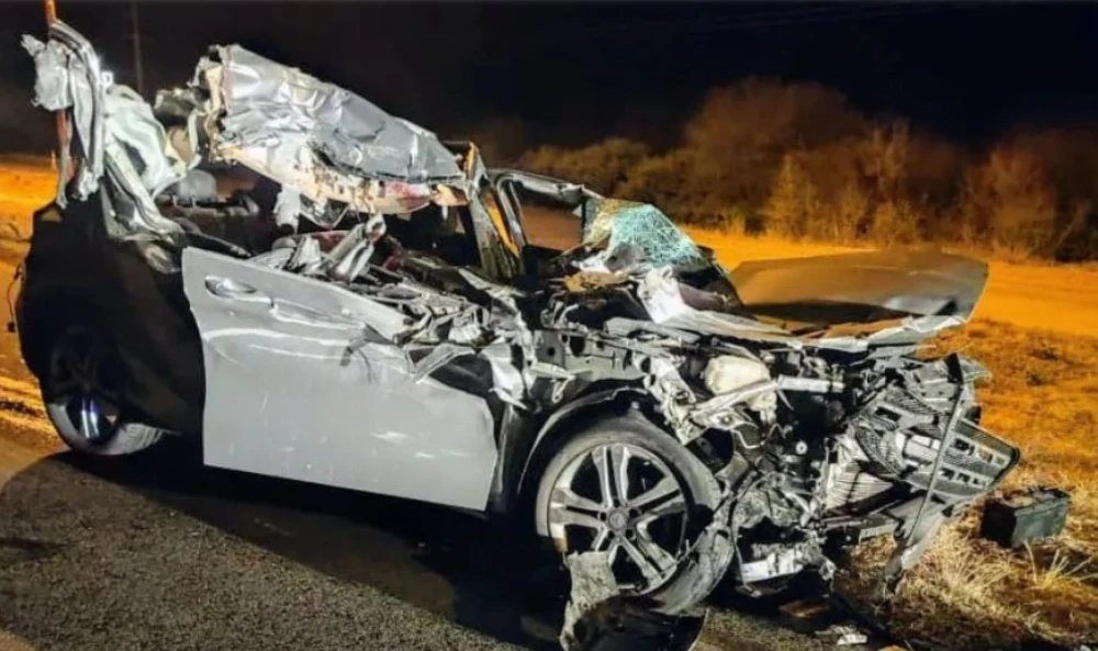 Choque entre un auto y un camión provocó dos muertos y un herido en San Luis