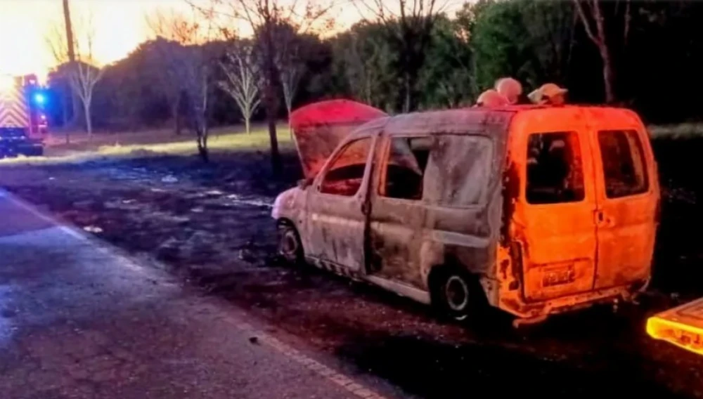 Se incendió un vehículo sobre la ruta 5