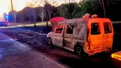 Se incendió un vehículo sobre la ruta 5