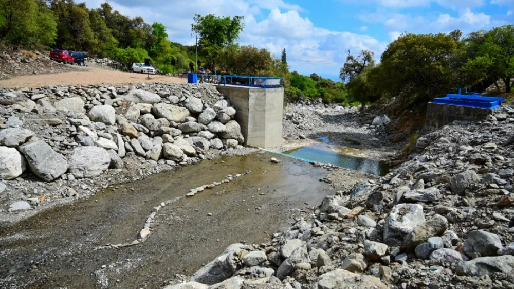 Solicitan a la comunidad de Merlo reducir consumo de agua por obras en una planta
