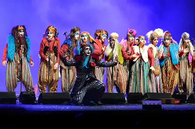 Agarrate Catalina se presenta en Merlo con todo su carnaval